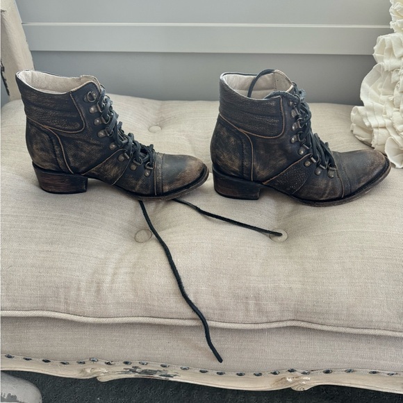 Women’s Freebird boots size 7 - Picture 4 of 10